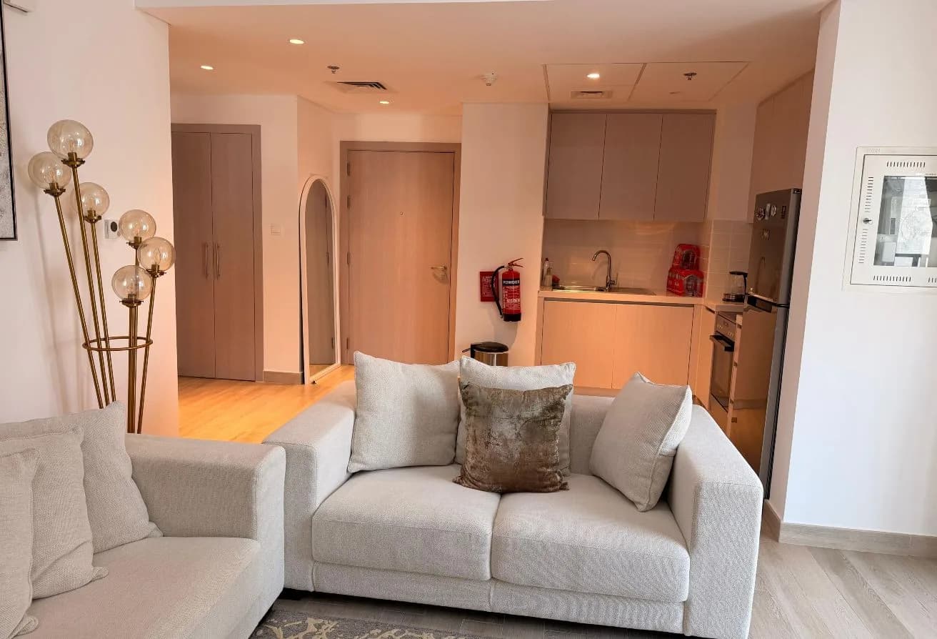 Fully Furnished | Canal View | Corner Unit